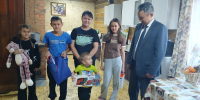 ​Вице-премьер правительства Забайкалья Базар Дугаржапов вручил новогодние подарки юным агинцам - Администрация Забайкальского края