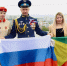 Семья ветерана СВО подняла триколор над зданием правительства Забайкалья в День государственного флага России - Администрация Забайкальского края