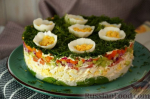 Эффектный слоёный салат "Цветочная поляна" с рисом и рыбой - просто, вкусно и красиво