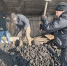 Судебные приставы помогли измельчить уголь для отопления дома семье из Читы - УФССП